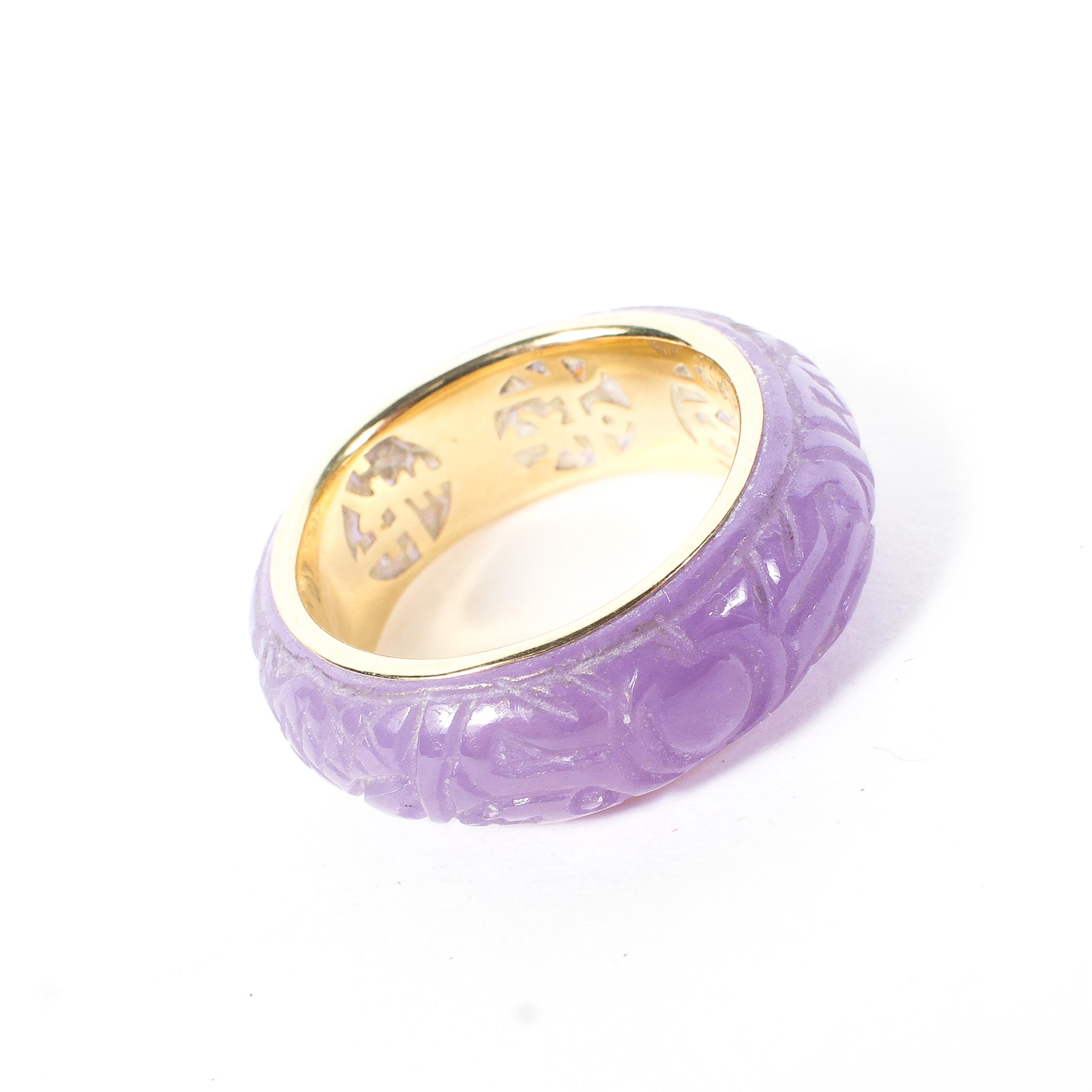 A 14ct gold ring, the exterior covered in heavily carved quartz, 4.