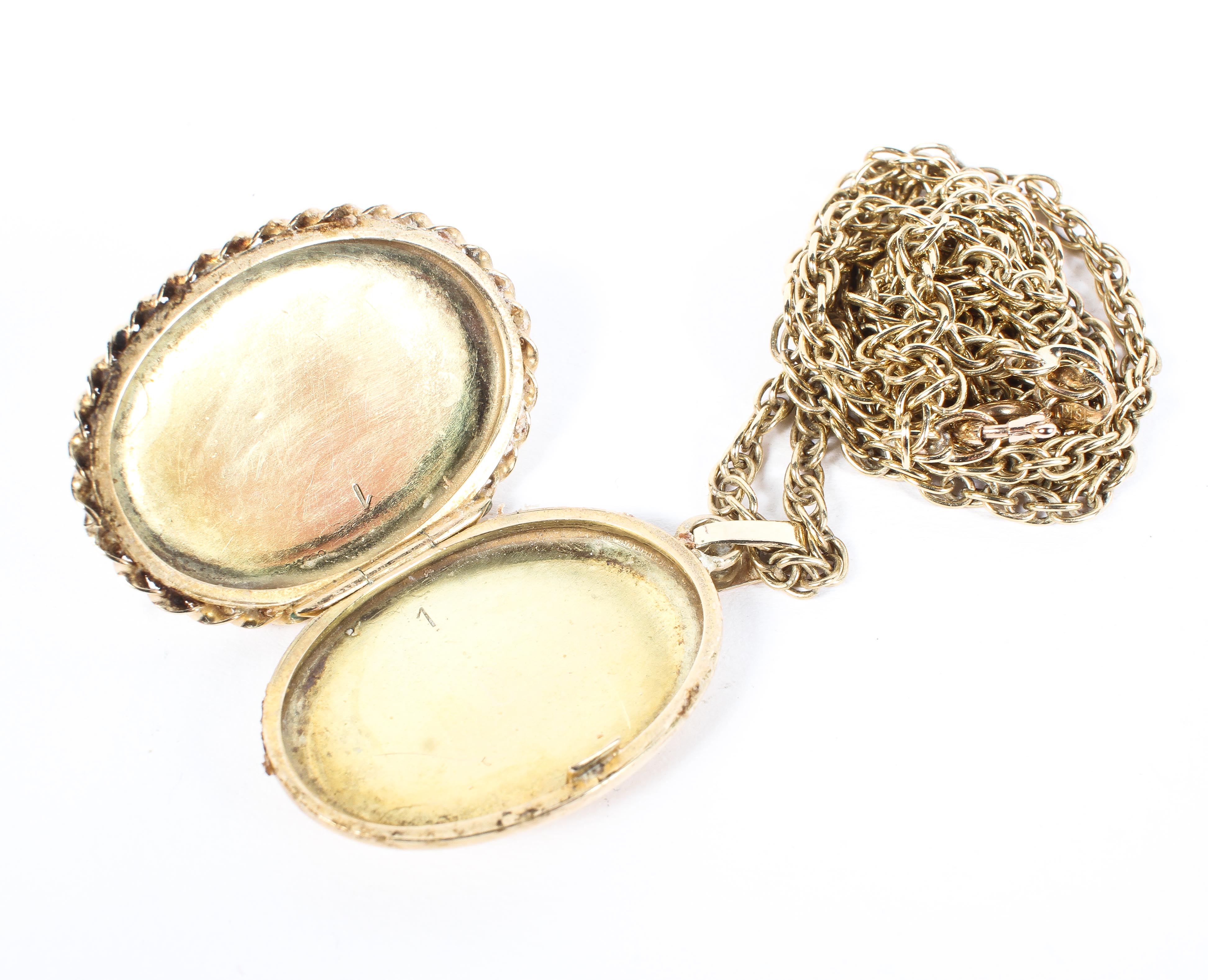 A 9ct gold locket and chain, with engraved floral decoration, - Image 3 of 4