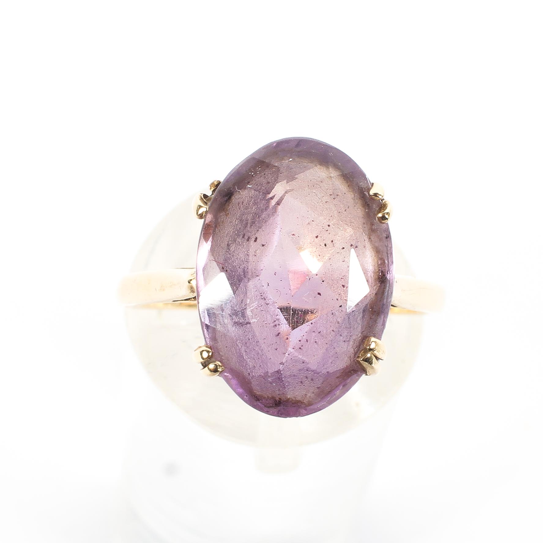 A 9ct gold and amethyst set ring. - Image 2 of 4