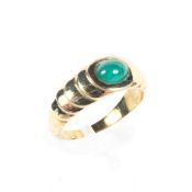 An 18ct gold and emerald ring, stamped 750, size O, 5.