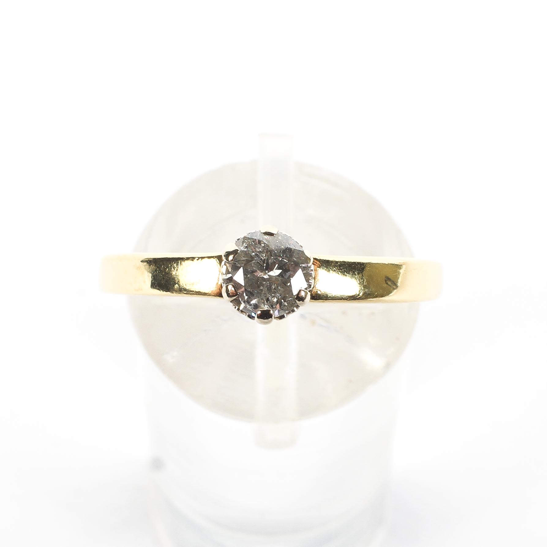 An 18ct gold solitare diamond ring, 0. - Image 2 of 5