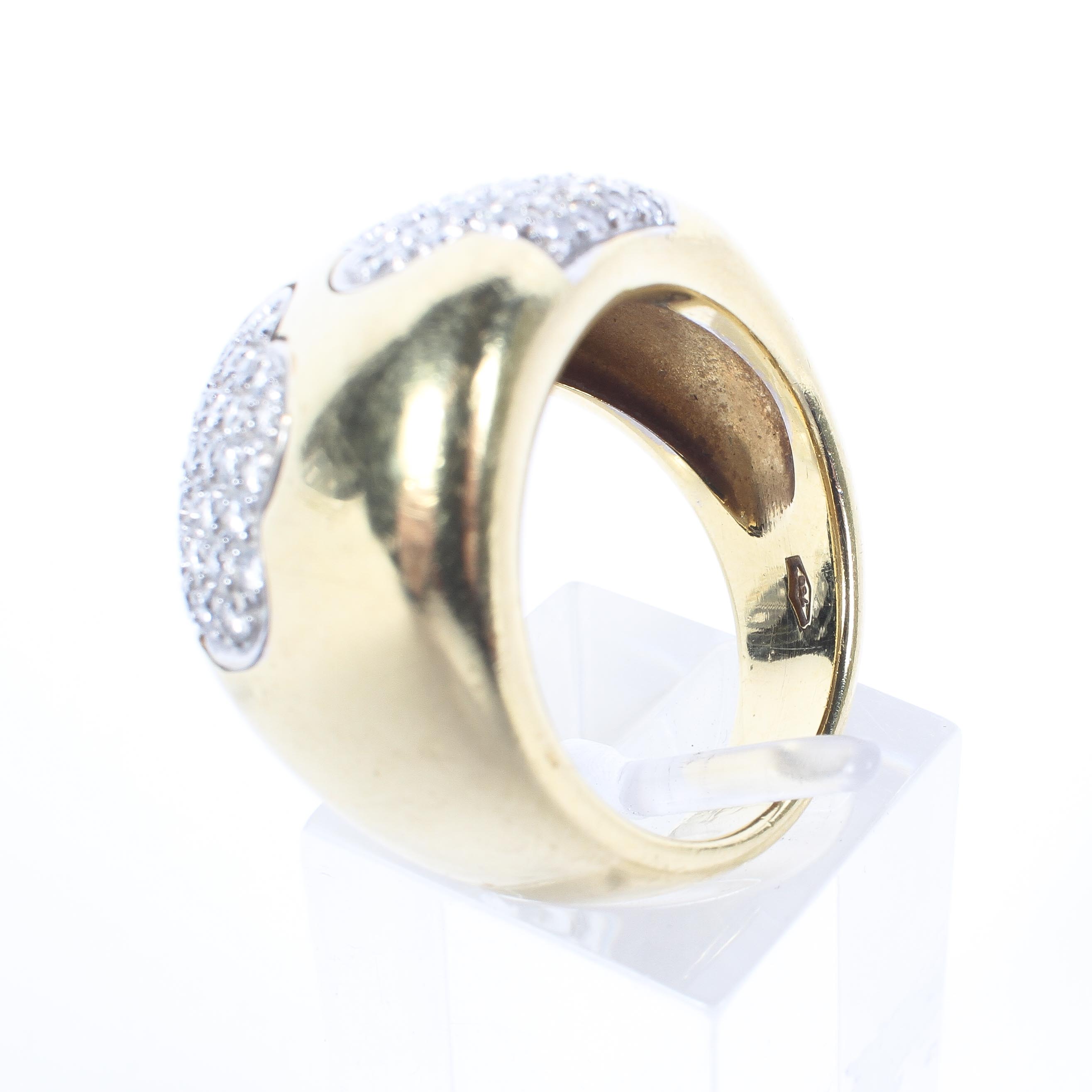 A contemporary 18ct yellow gold ladies dress ring, - Image 4 of 4