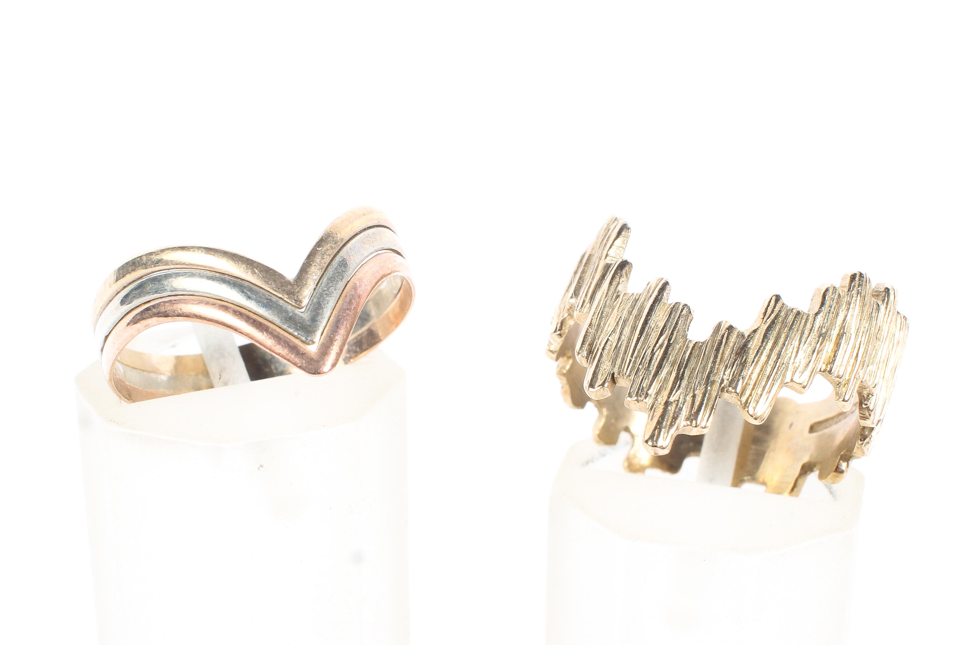 Two 9ct gold v shaped rings, one in the manner of Wattling, the other a tri-colour ring, 5.