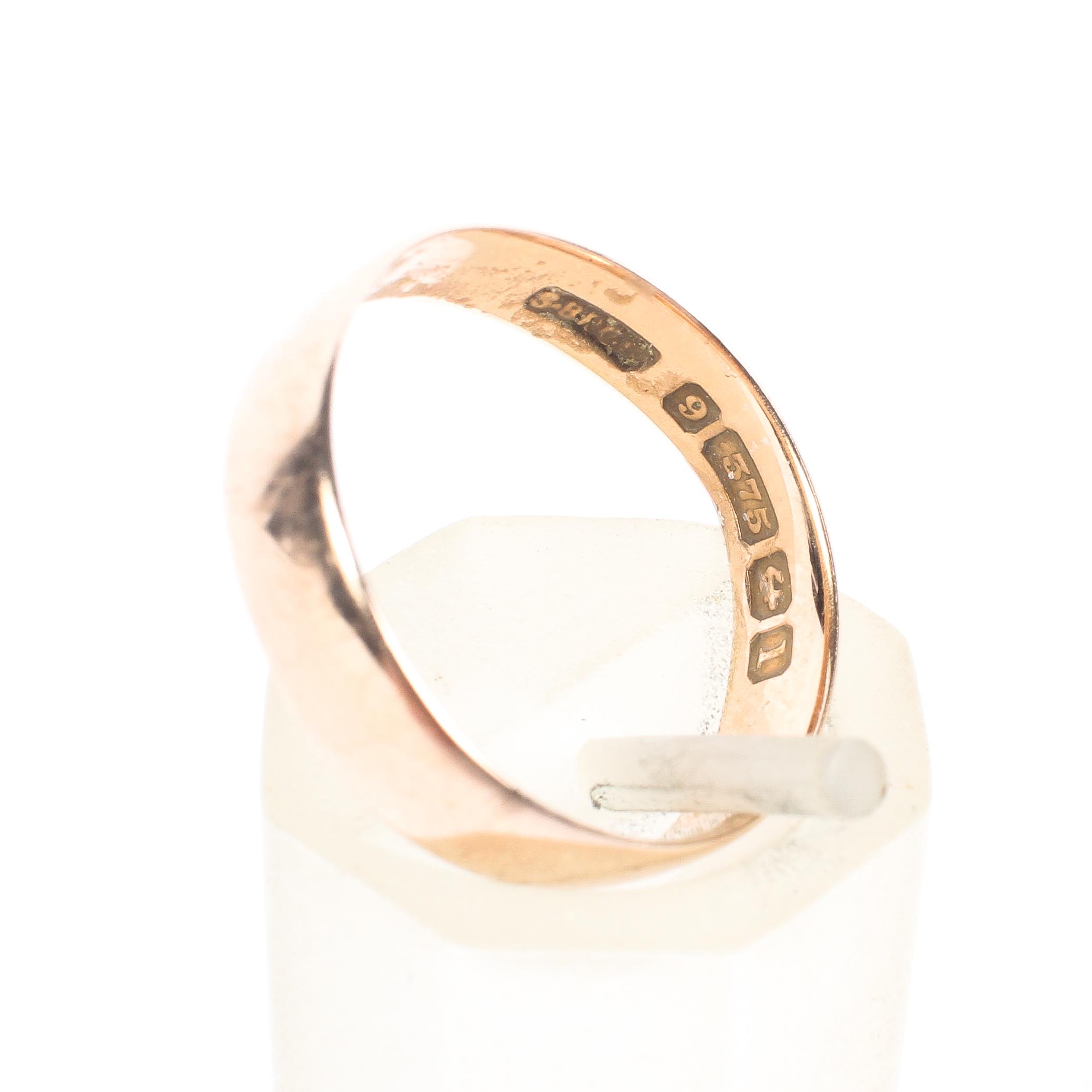 A 9ct rose gold wedding band, size M, 1. - Image 4 of 5