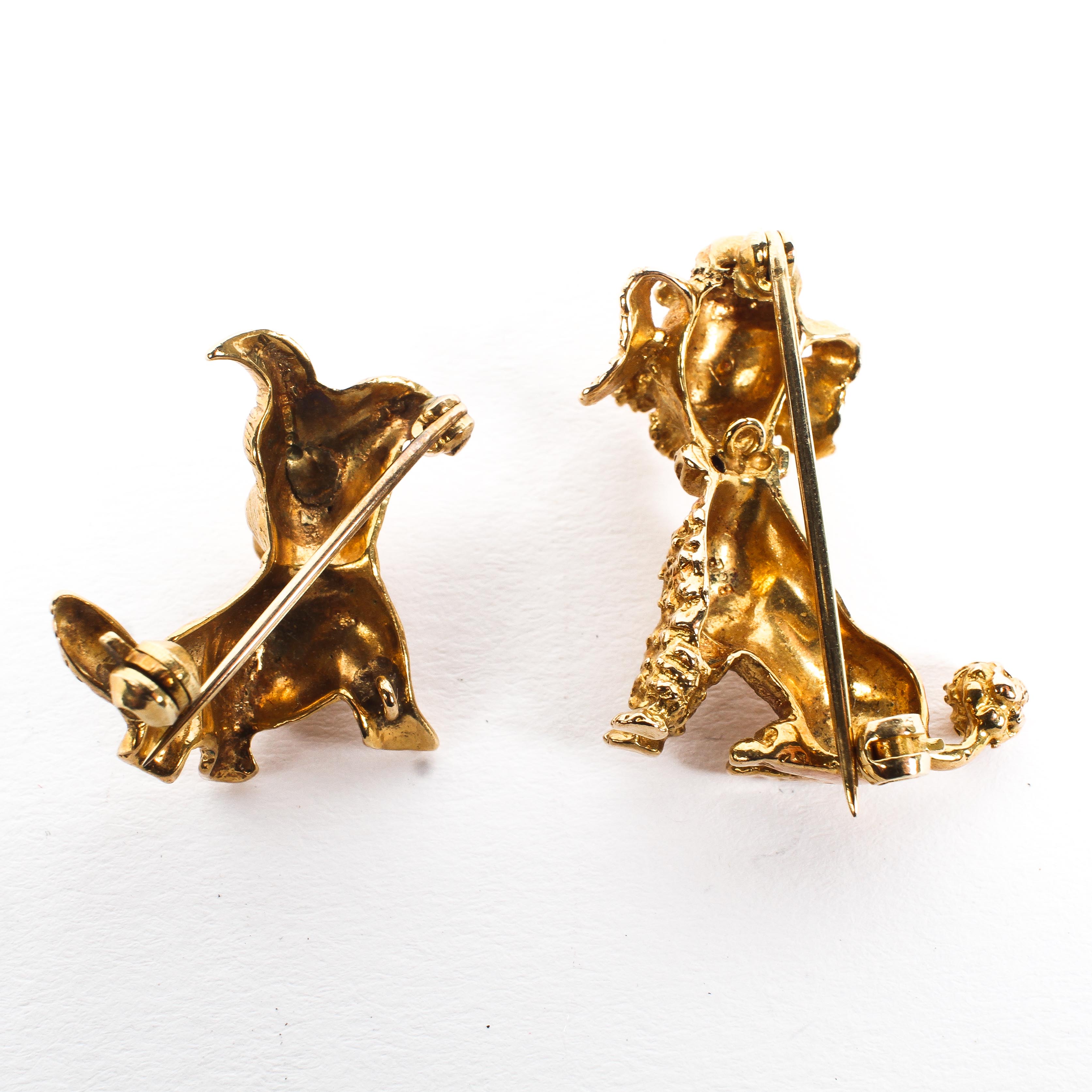 Two 9ct yellow gold brooches each modelled as a seated dog, one a poodle, the other a terrier, - Image 2 of 2