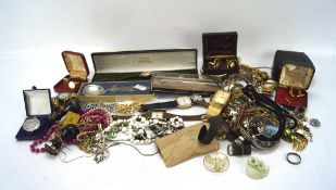 Assorted costume jewellery and other collectables, to include a Parker pen,