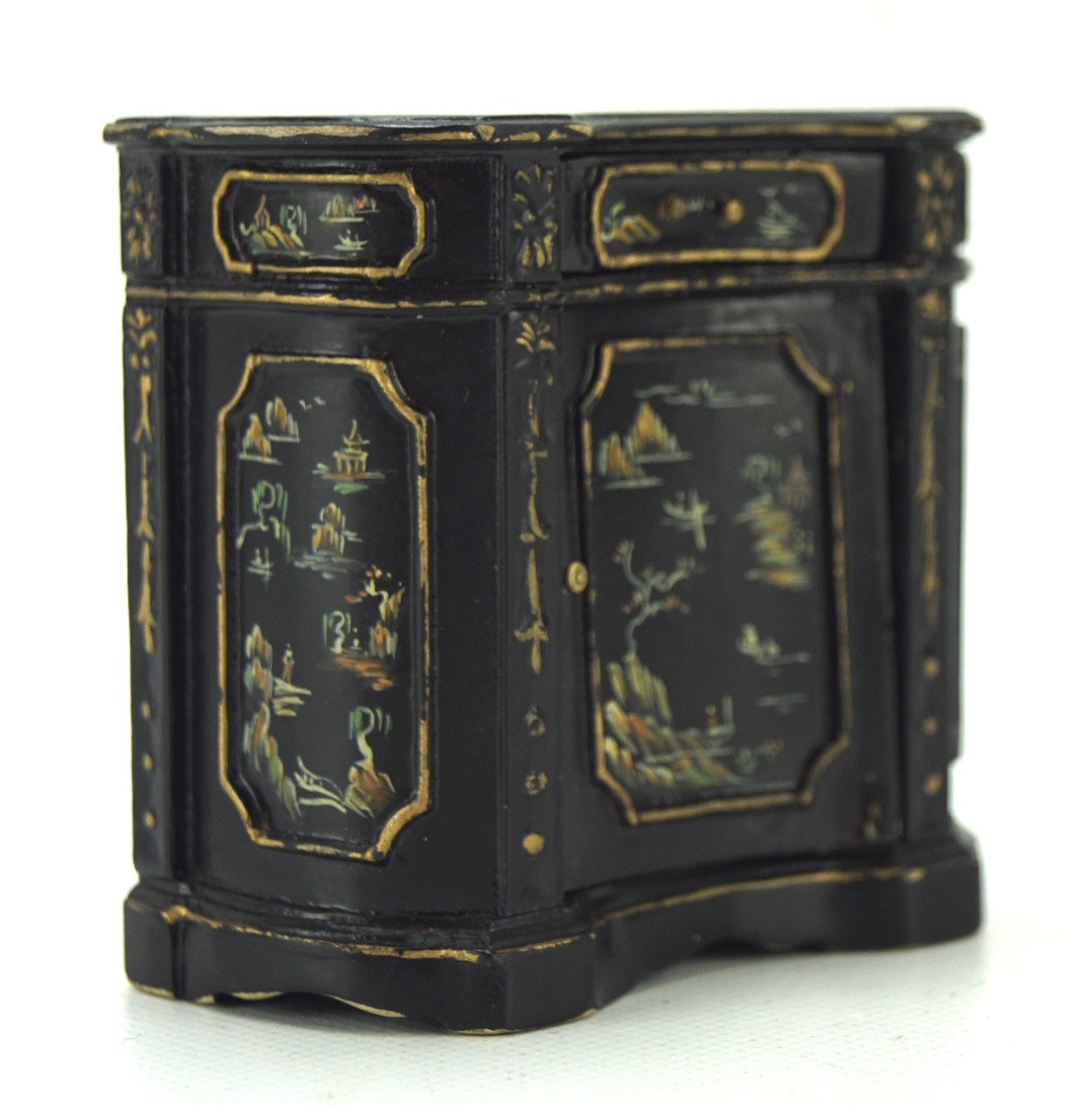 A vintage dolls house credenza, adorned with chinoiserie decoration, 7.