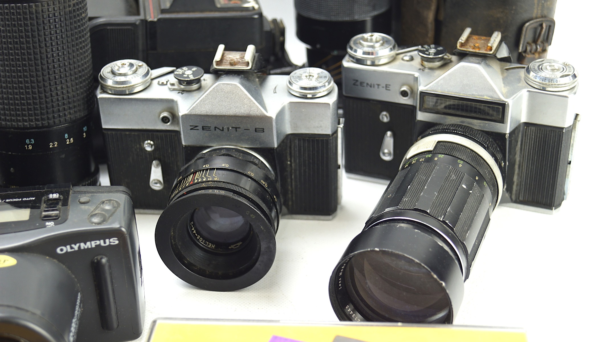 A collection of assorted cameras, binoculars and related wares, - Image 2 of 3