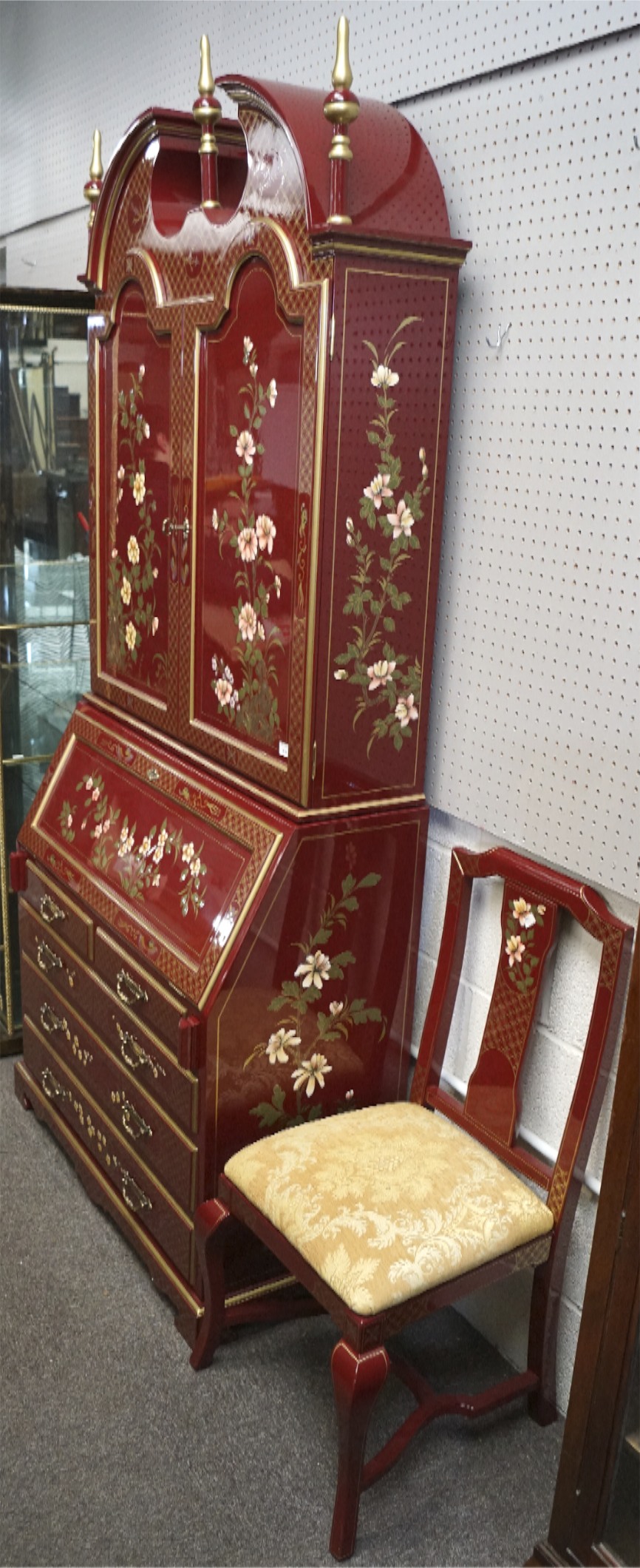 Large red cabinet bureau and matching chair with flowers and gold details, - Image 2 of 3