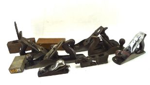 A quantity of vintage shoe planes by Record, Stanley, and more