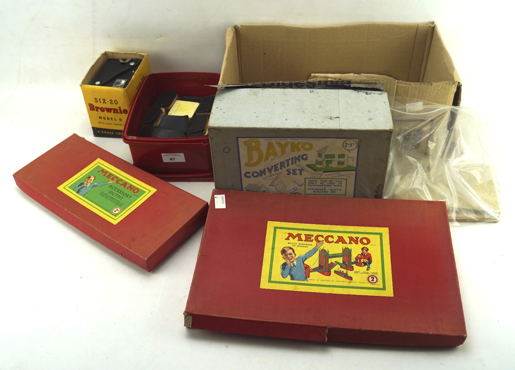 An assortment of toys and collectables including a Meccano 2A 'Accessory Outfit'