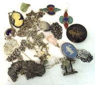 A selection of silver jewellery, to include earrings, brooches,