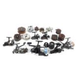 A collection of assorted vintage and modern fishing reels,