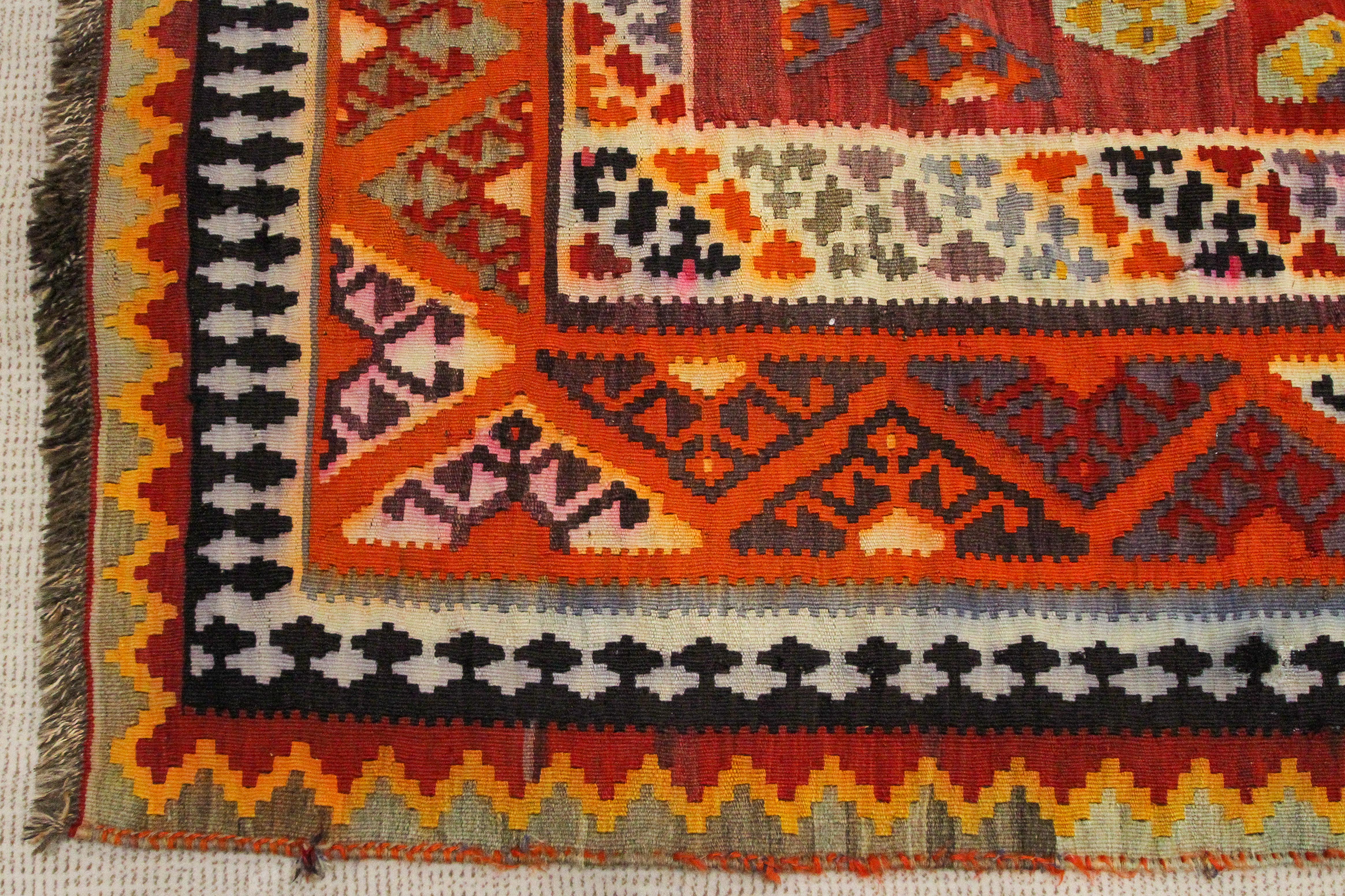 Persian Qahsqai wool rug, - Image 2 of 3