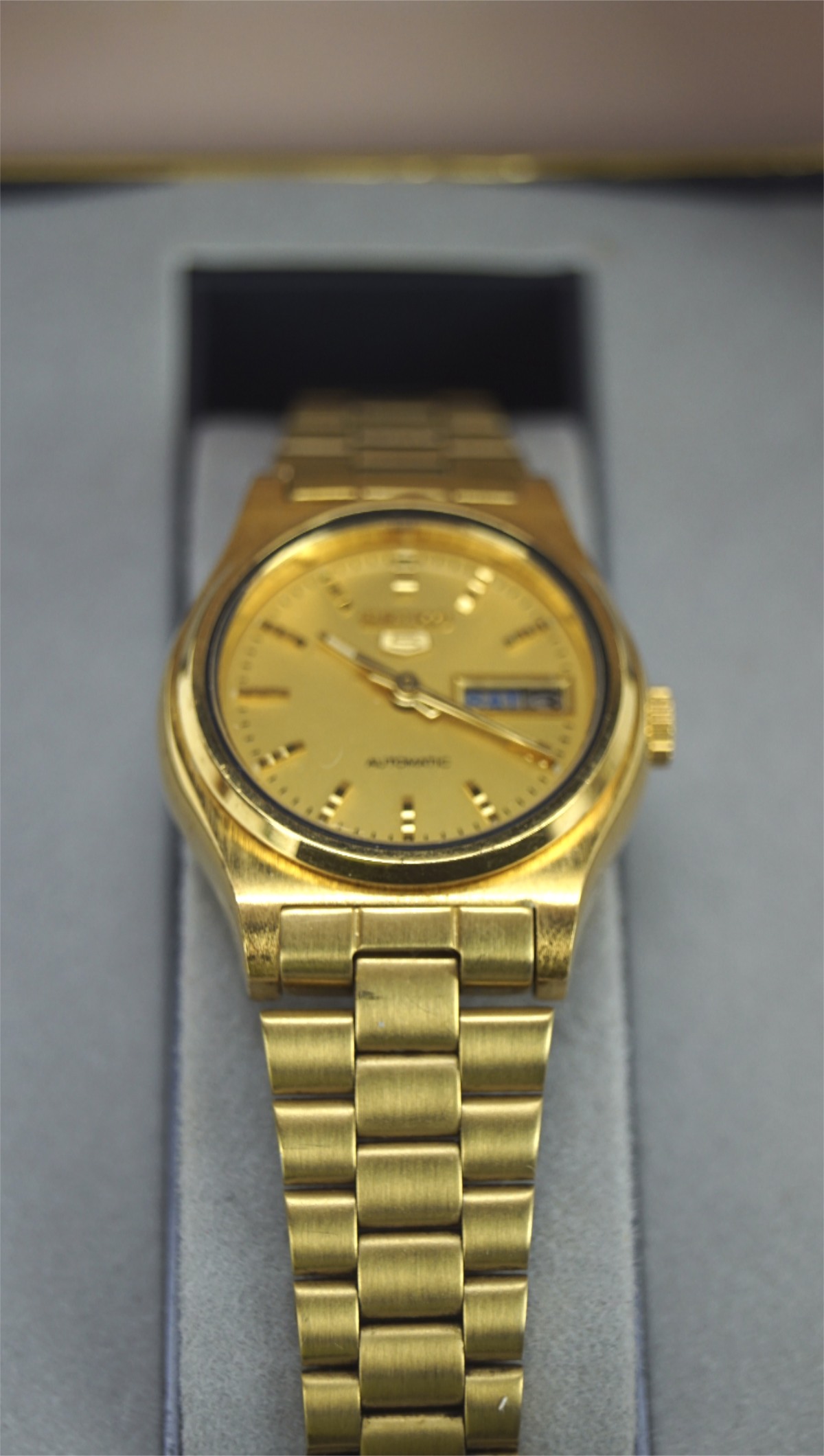 A ladies Seiko wristwatch, the gilt dial with date aperture, on a gilt bracelet, - Image 2 of 2