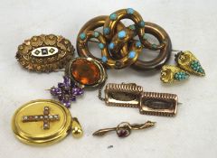 Small quantity of Victorian gold and yellow metal jewellery, including a locket, brooches,