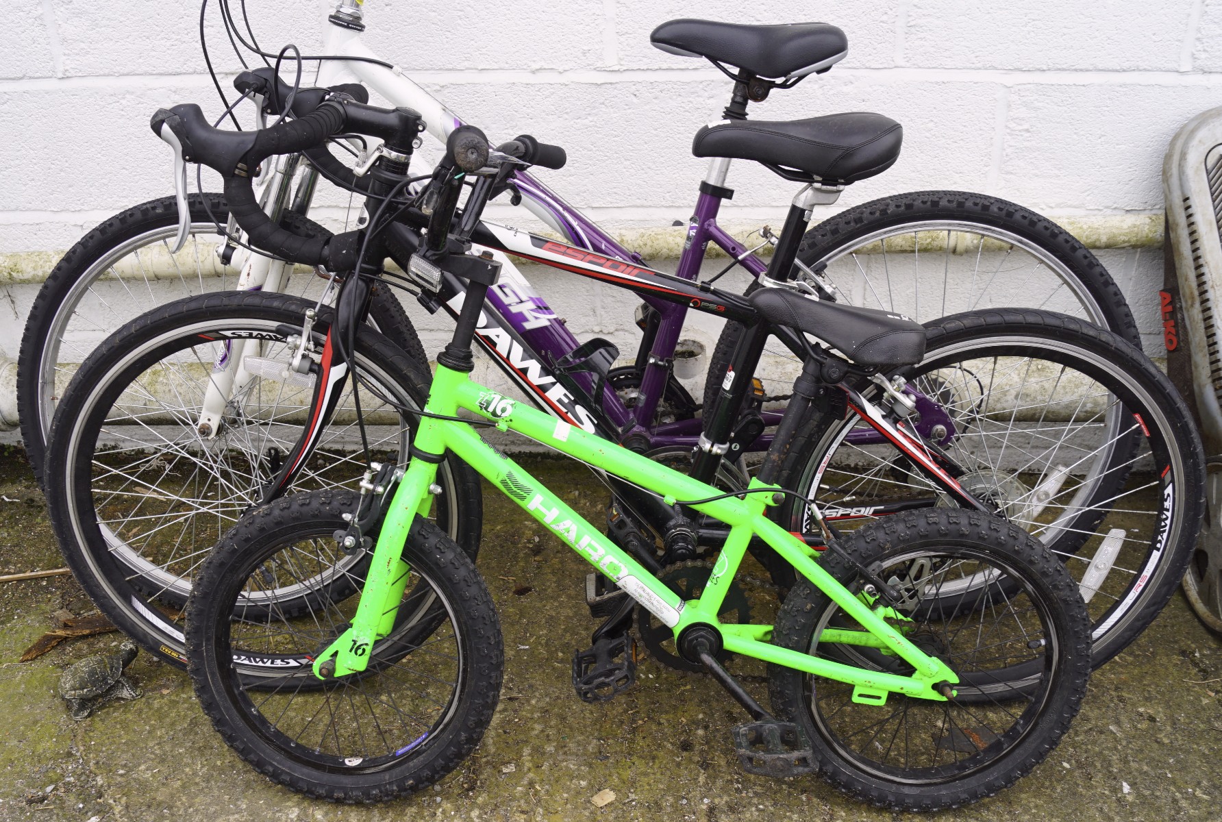 Three push bikes, to include a Dawes espoir racing bike.