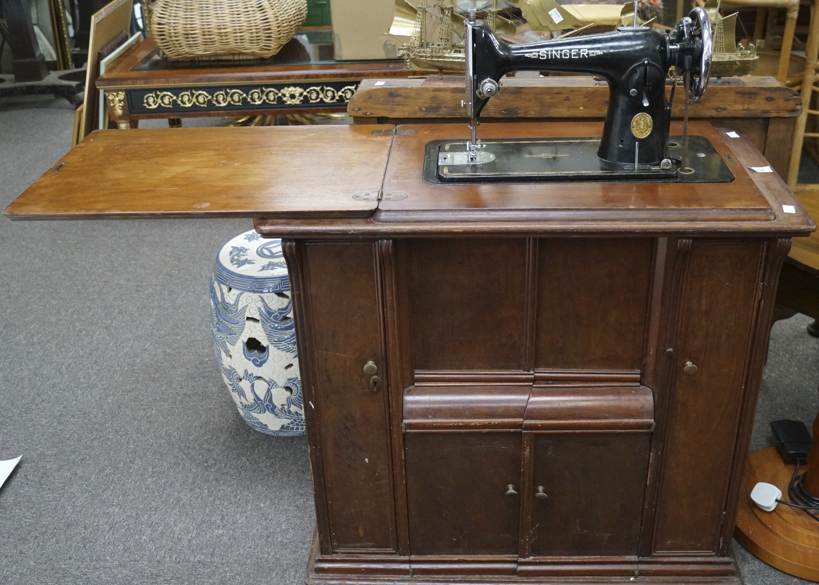 A Singer sewing machine, model EA859133,