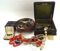 A collection of costume jewellery,