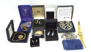 A collection of assorted costume jewellery, to include a bangle, clip earrings,