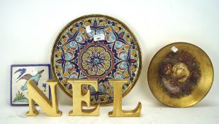 A collection of ceramics, including a Pintado wall plate, gilt bowl,