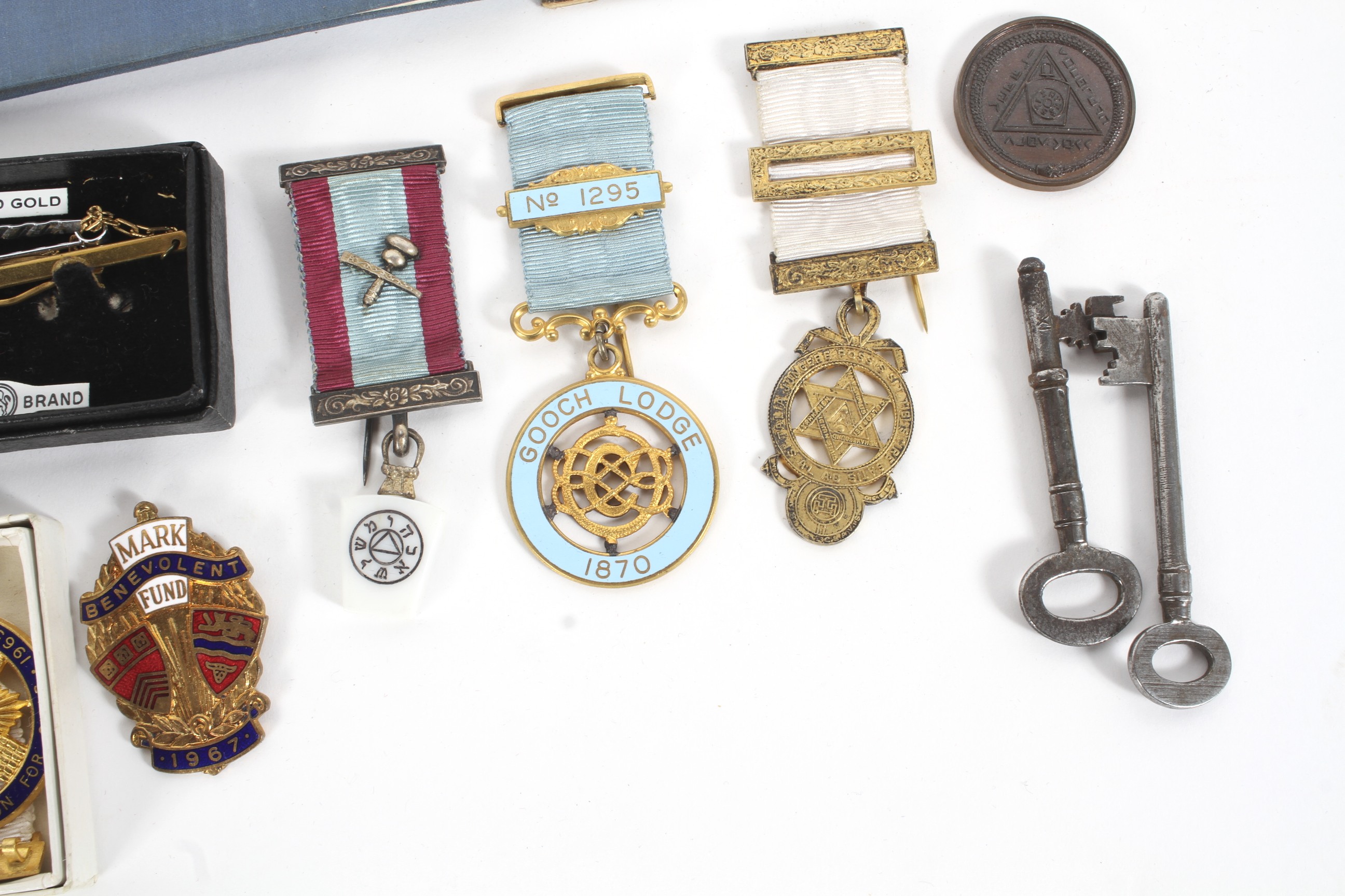 A collection of Masonic jewels and related wares, to include books, badges, - Image 2 of 3