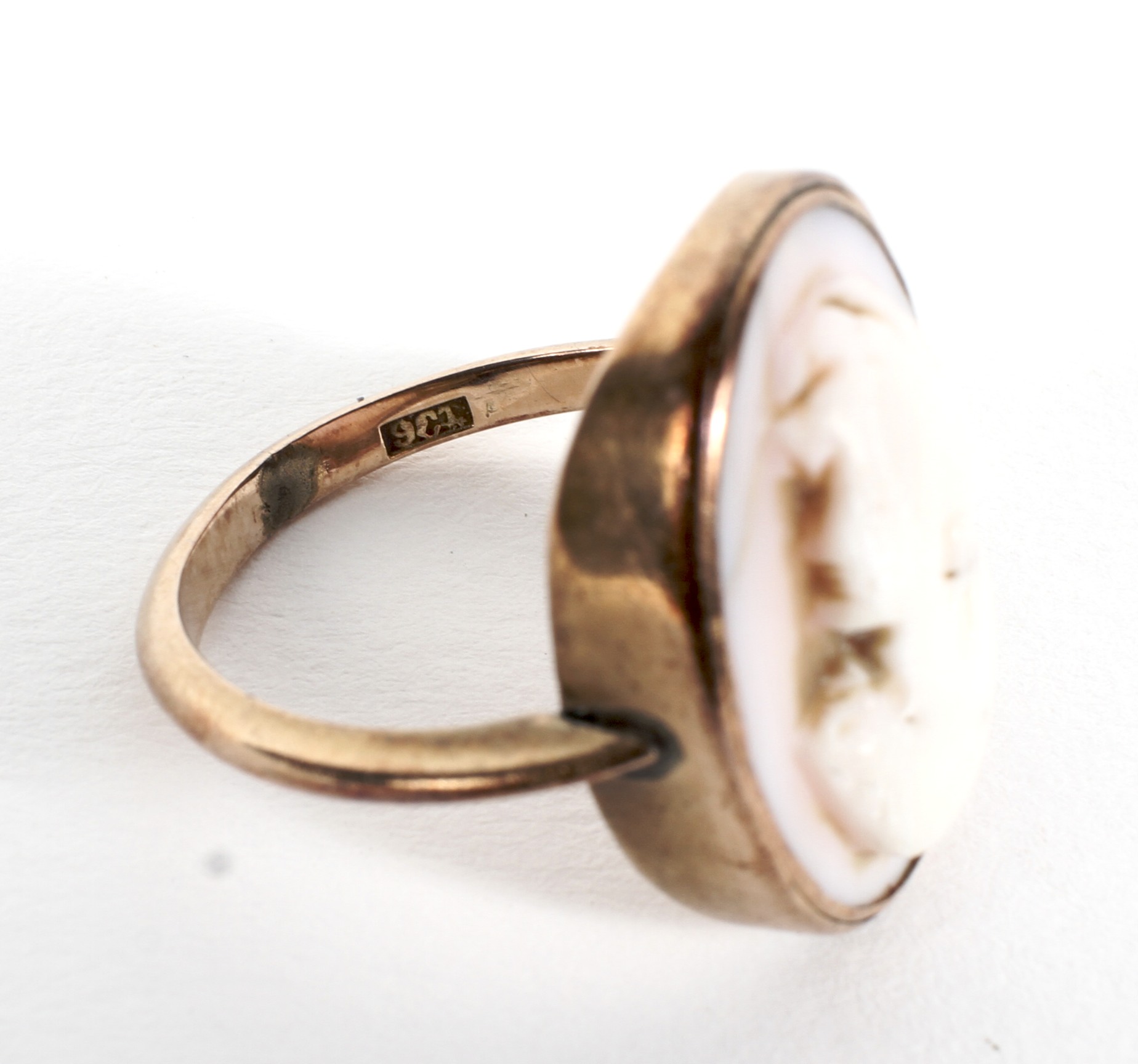 A 9ct rose gold cameo ring, 5. - Image 2 of 2