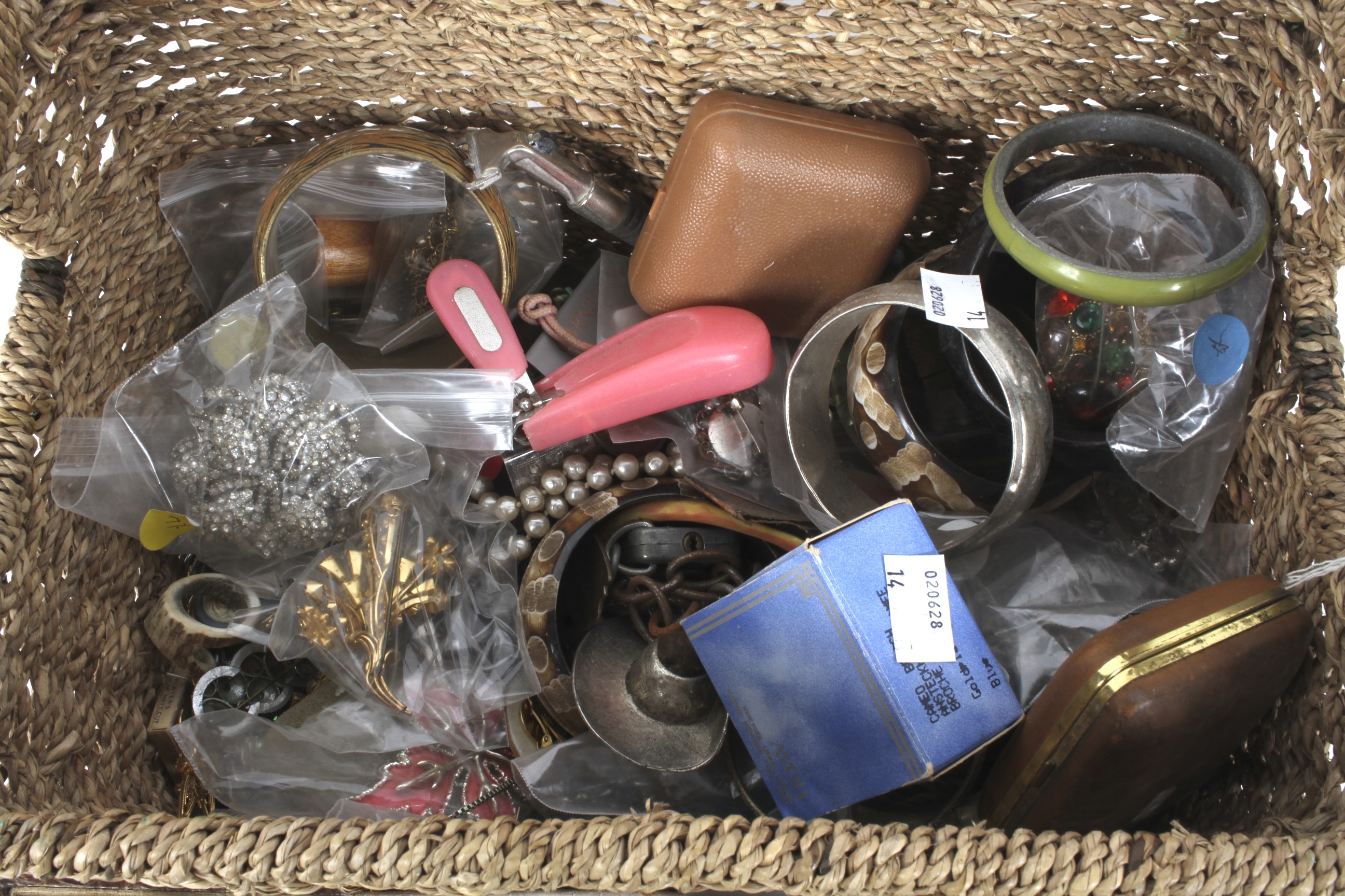 An assortment of costume jewellery and watches, including brooches, a pearl necklace, - Image 4 of 4