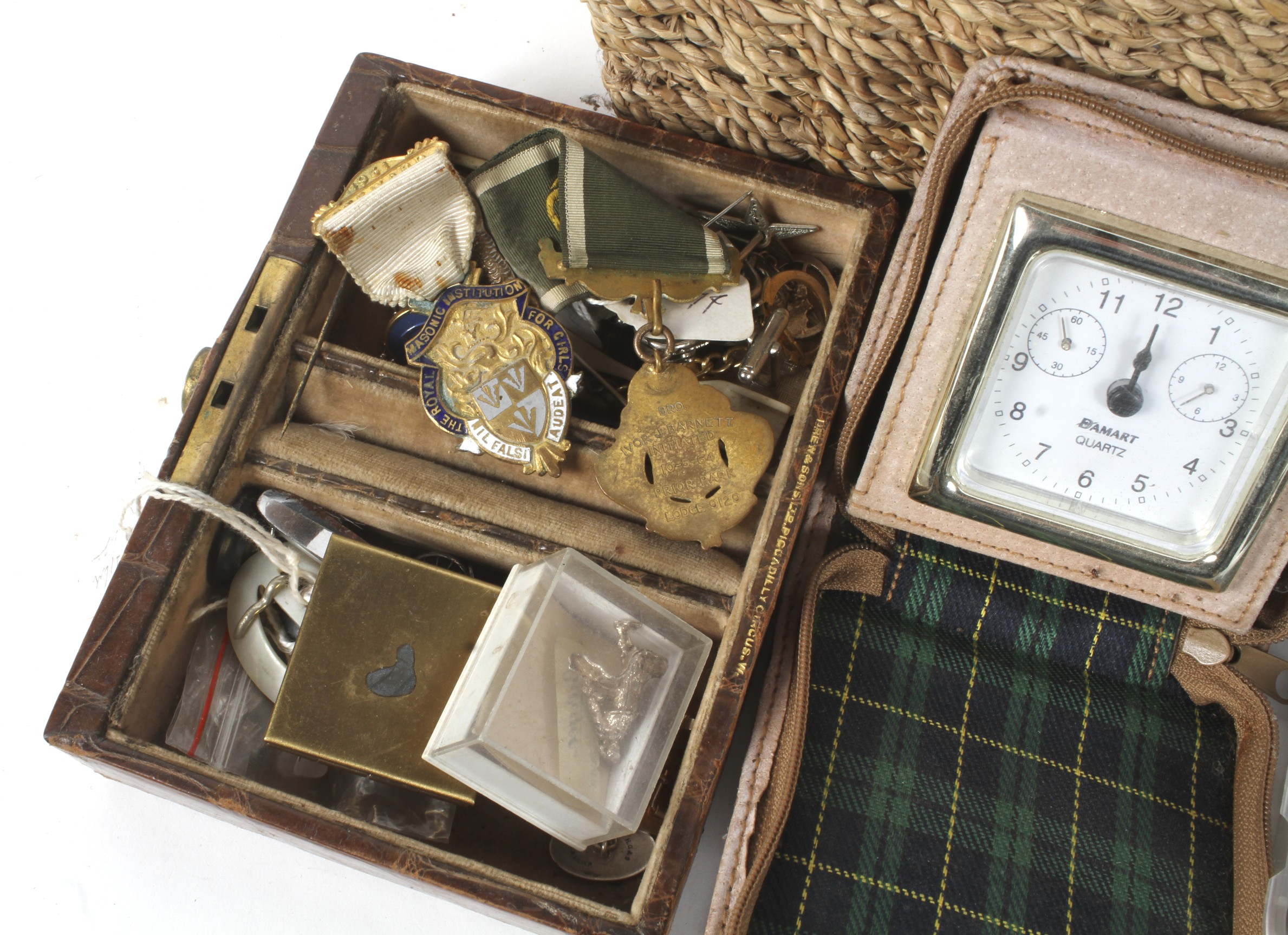 An assortment of costume jewellery and watches, including brooches, a pearl necklace, - Image 3 of 4