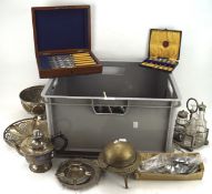 A quantity of silver plated wares, including: a teapot, a large quantity of flatware, cruet sets,