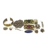 An assortment of costume jewellery, to include a 9ct gold cluster gem set cluster ring, 2.
