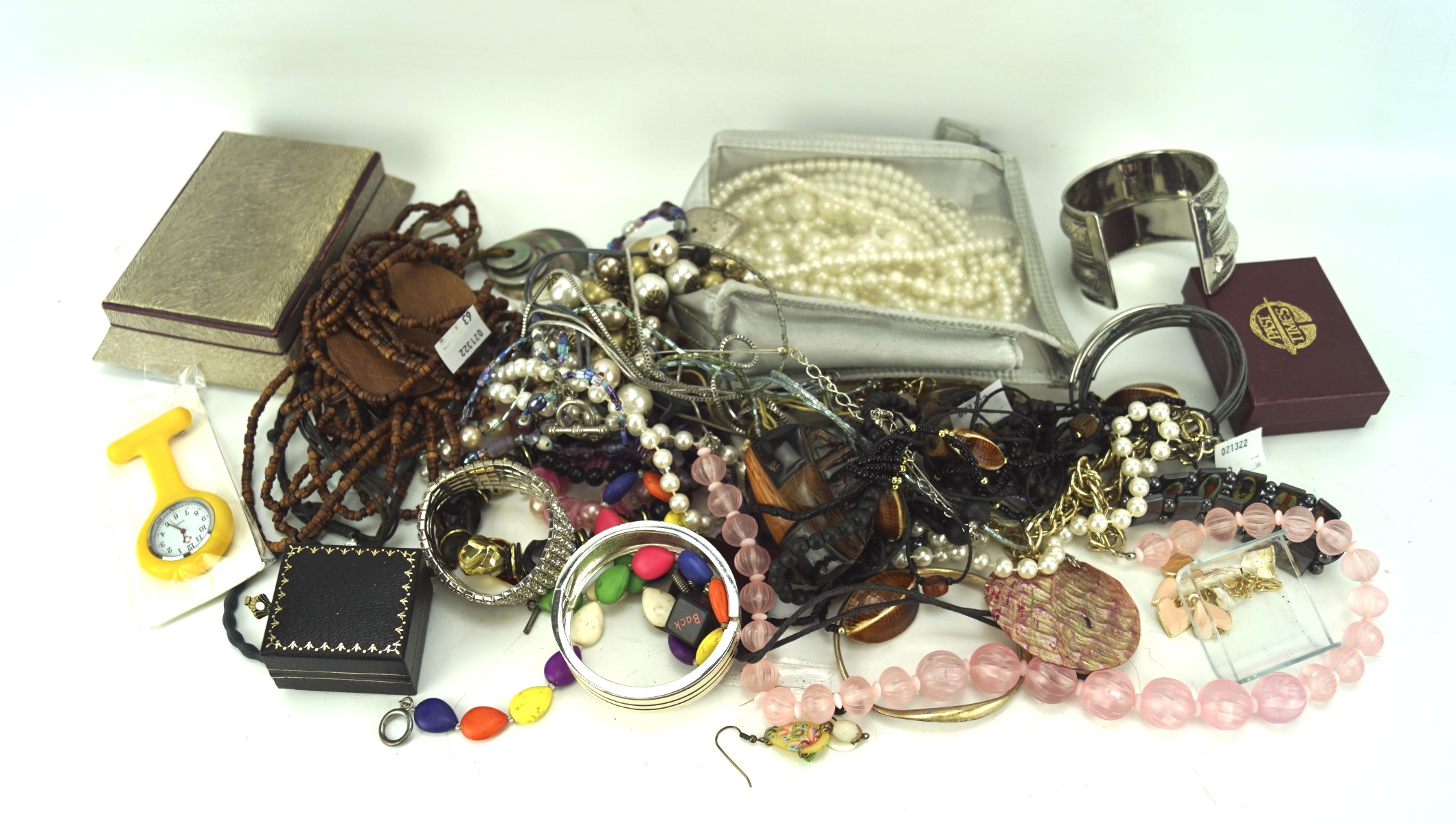 Assorted costume jewellery, to include chains,