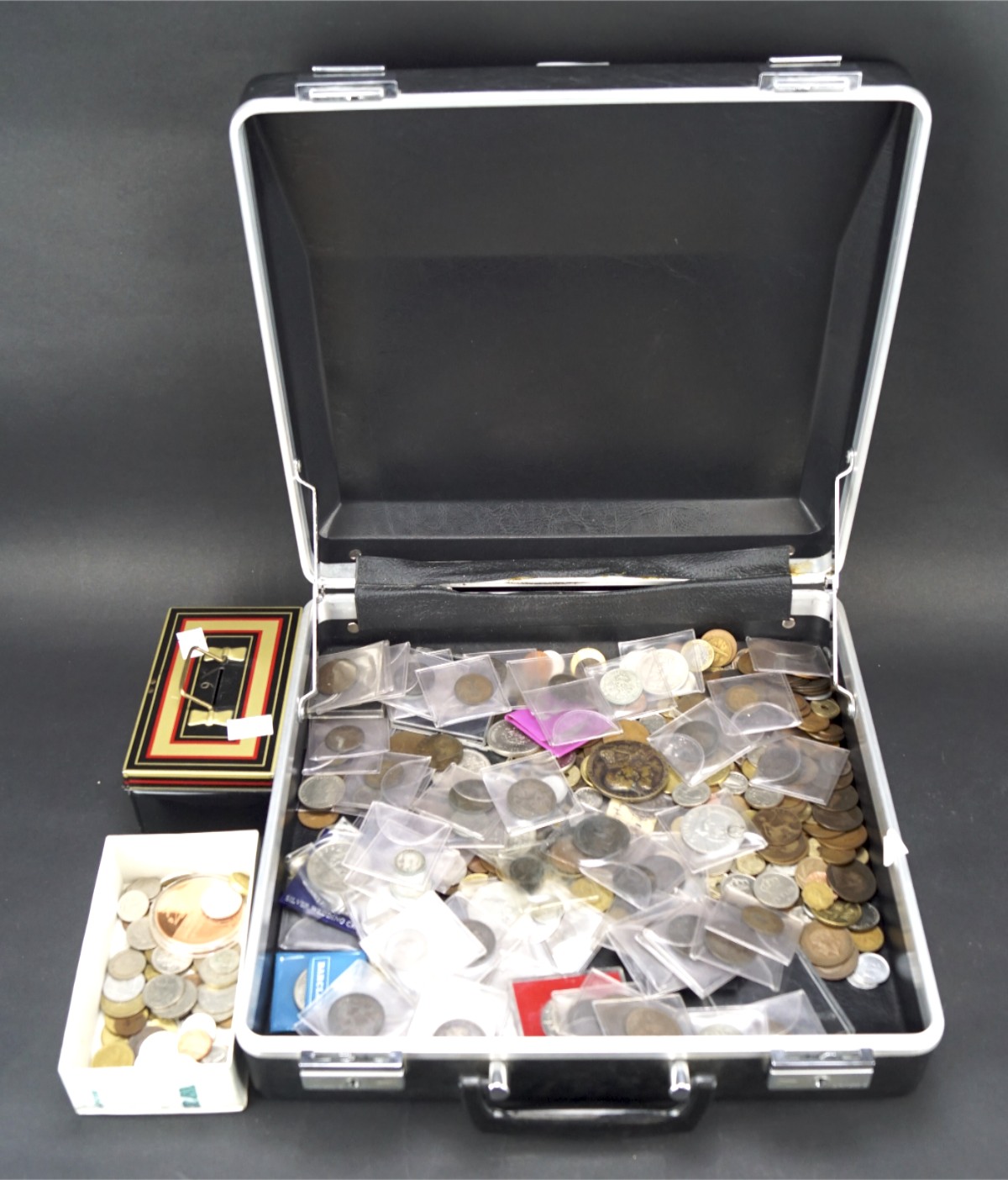 An extensive collection of coins, GB and rest of the World, mostly circulated,