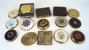 An assortment of ladies compacts, including examples by Stratton, another with a Bakelite case,