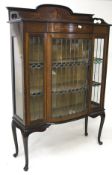 An Edwardian inlaid mahogany display cabinet, containing two shelves,