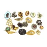 A collection of twenty vintage brooches,
