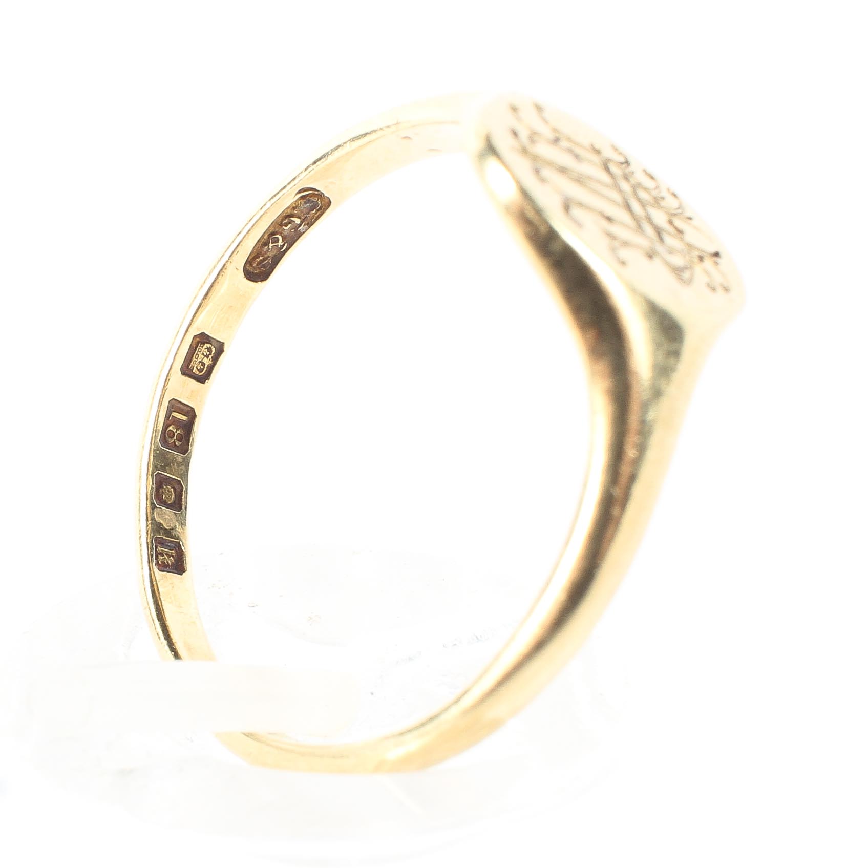An 18ct gold signet ring, with engraving to inside 'with love from sunshine' ring size N, - Image 4 of 4