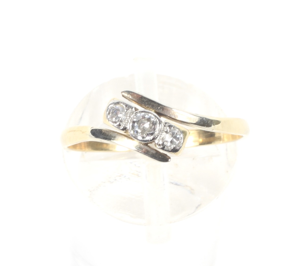 A gold (unmarked) three stone diamond ring with circular mounts, 2. - Image 2 of 3