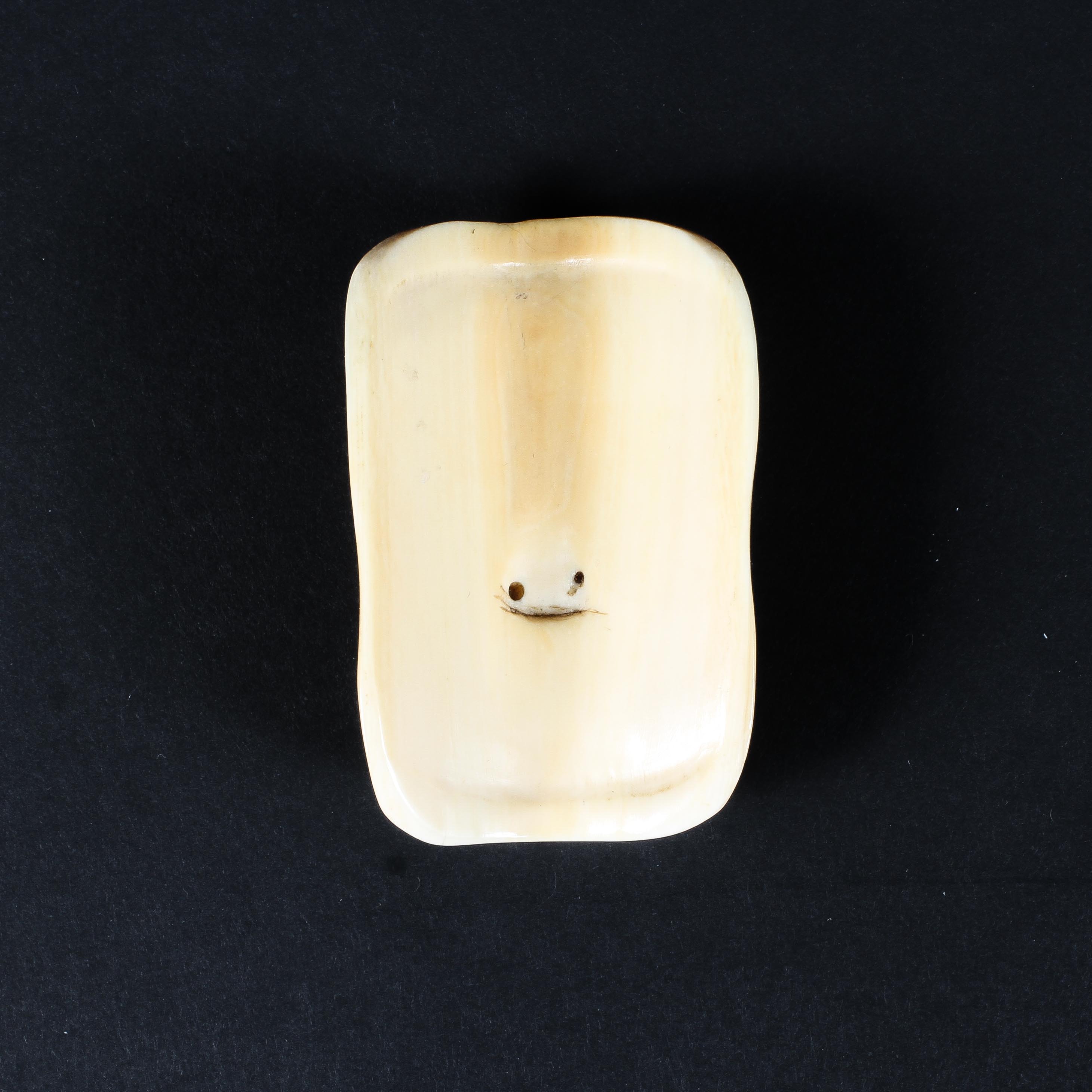 A late 19th/early 20th century ivory mask netsuke of a man, - Image 2 of 2