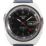 A vintage gents Seiko 5 sports automatic wristwatch, the black dial with batons denoting hours,
