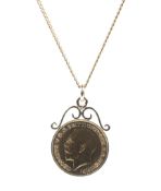 A 1914 George V half sovereign pendant necklace, 8.7g.