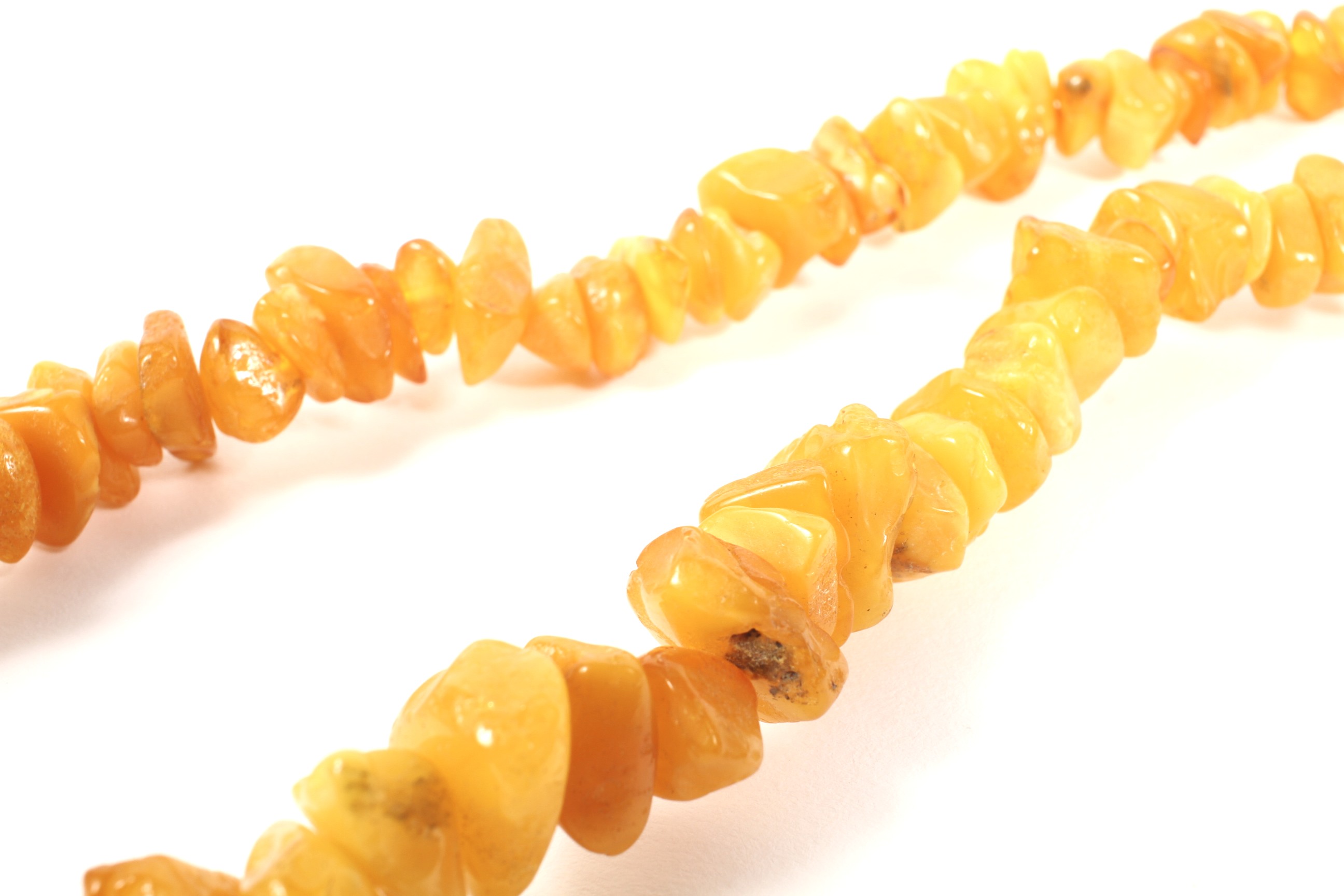 An amber rough cut beaded necklace drop approx 31cm - Image 2 of 2