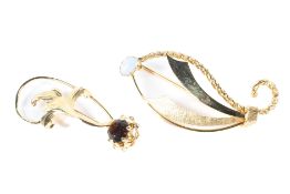 Two 14ct gold brooches,