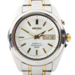 A Seiko Kinetic 50m gents wristwatch, the silvered dial with gilt batons denoting hours,