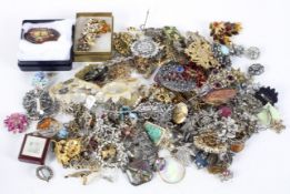 A large quantity of costume jewellery.