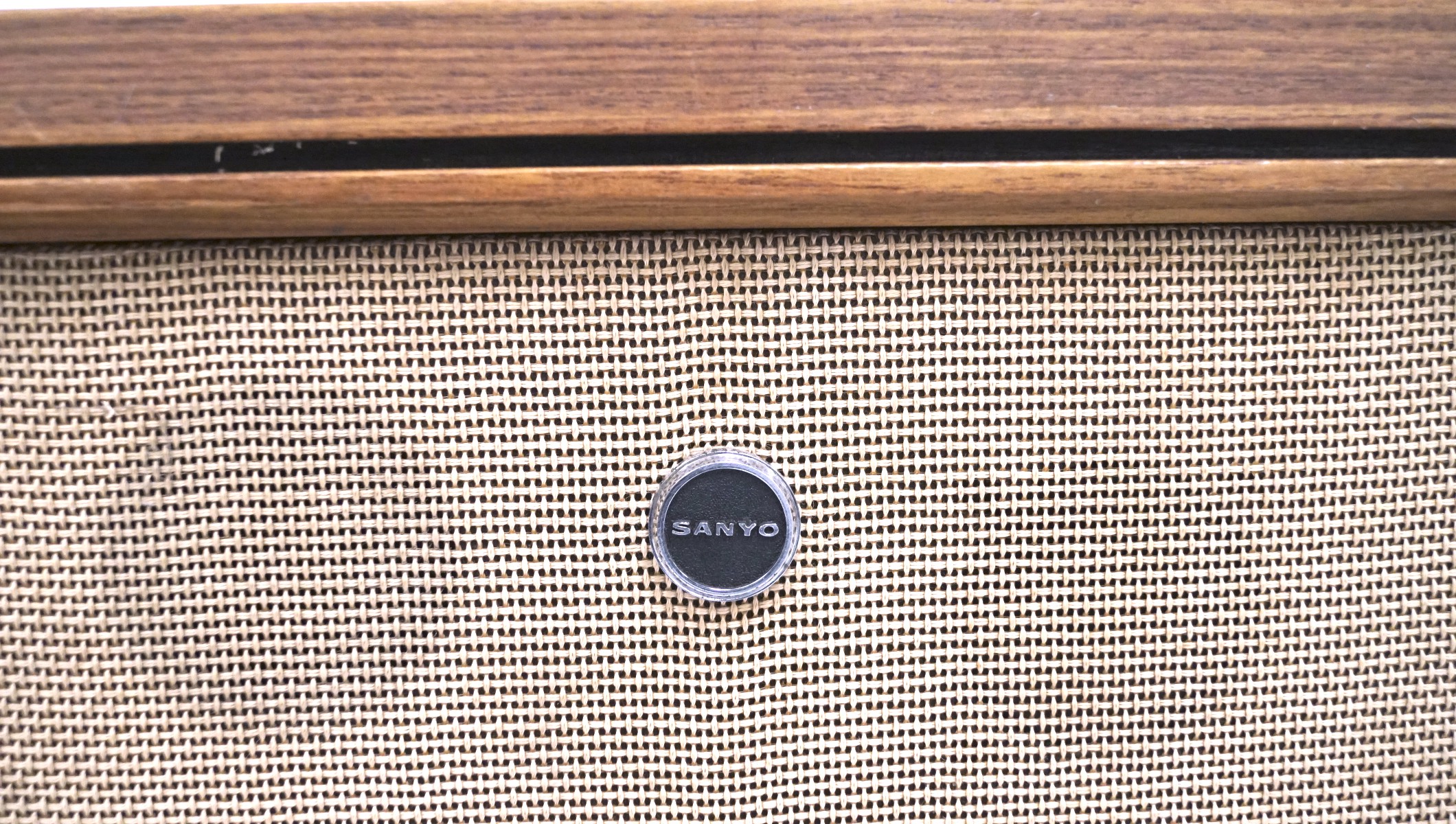 A pair of Sanyo speakers, model SX-86E. - Image 2 of 2