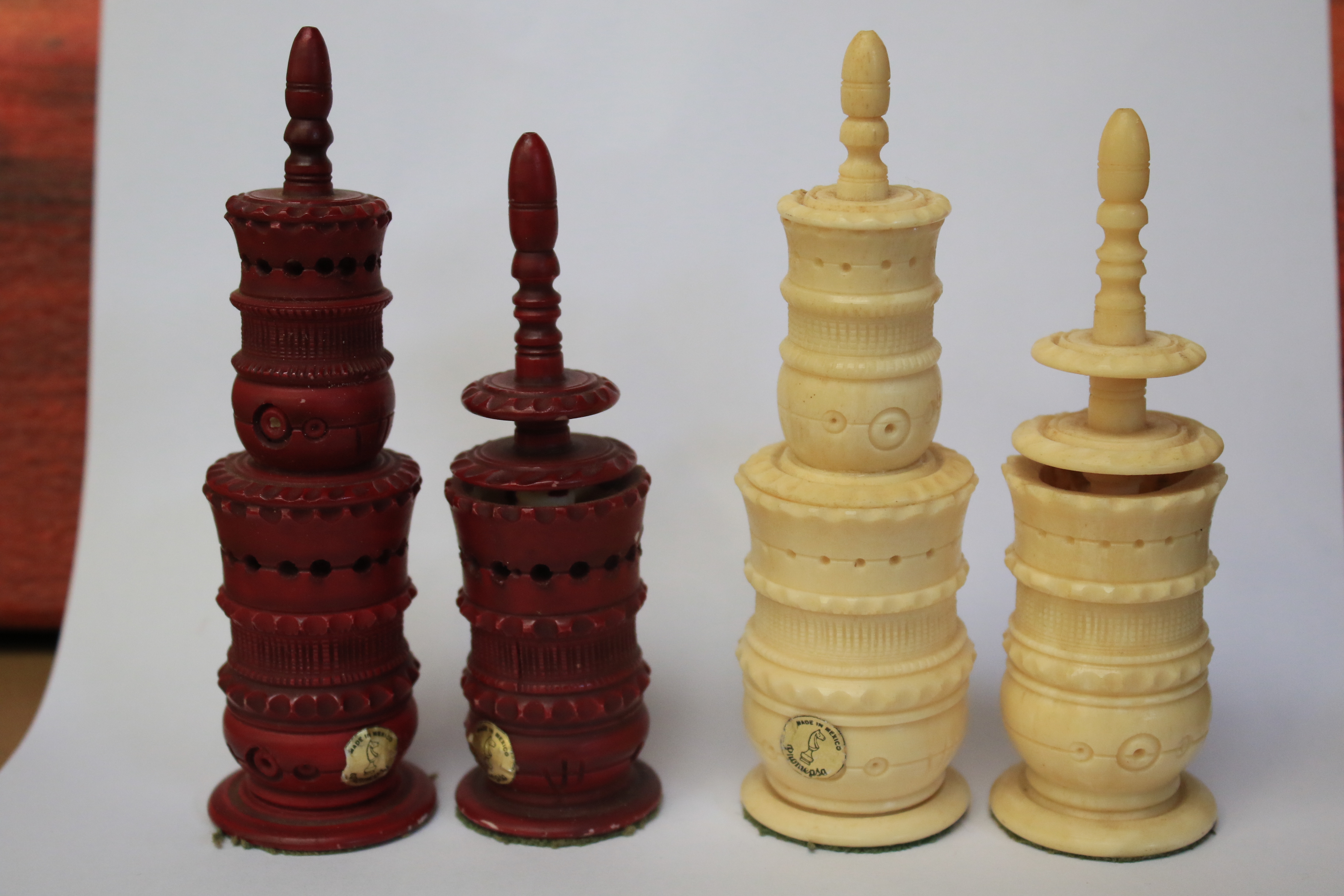 A boxed white and red stained bone chess set. - Image 8 of 8