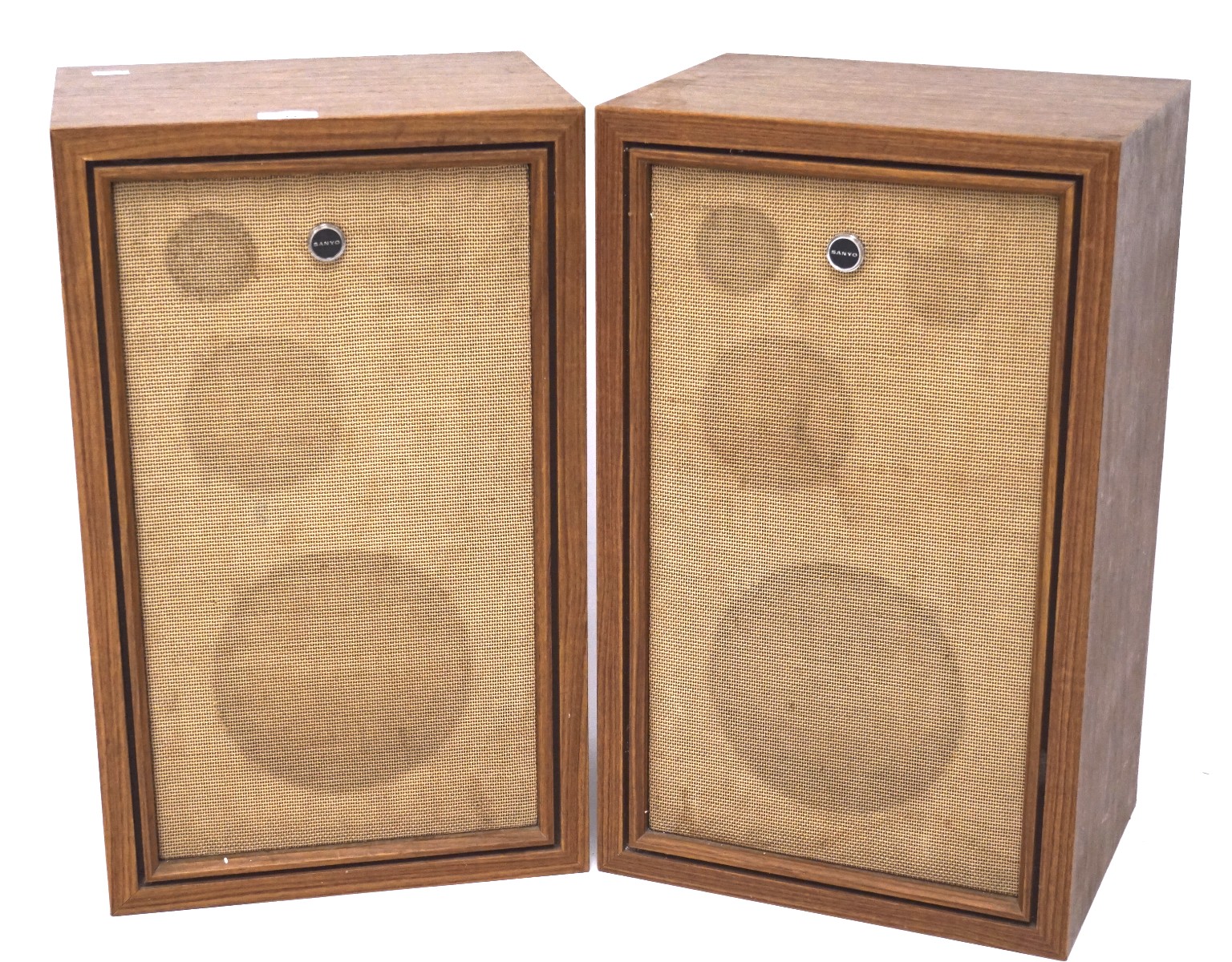 A pair of Sanyo speakers, model SX-86E.