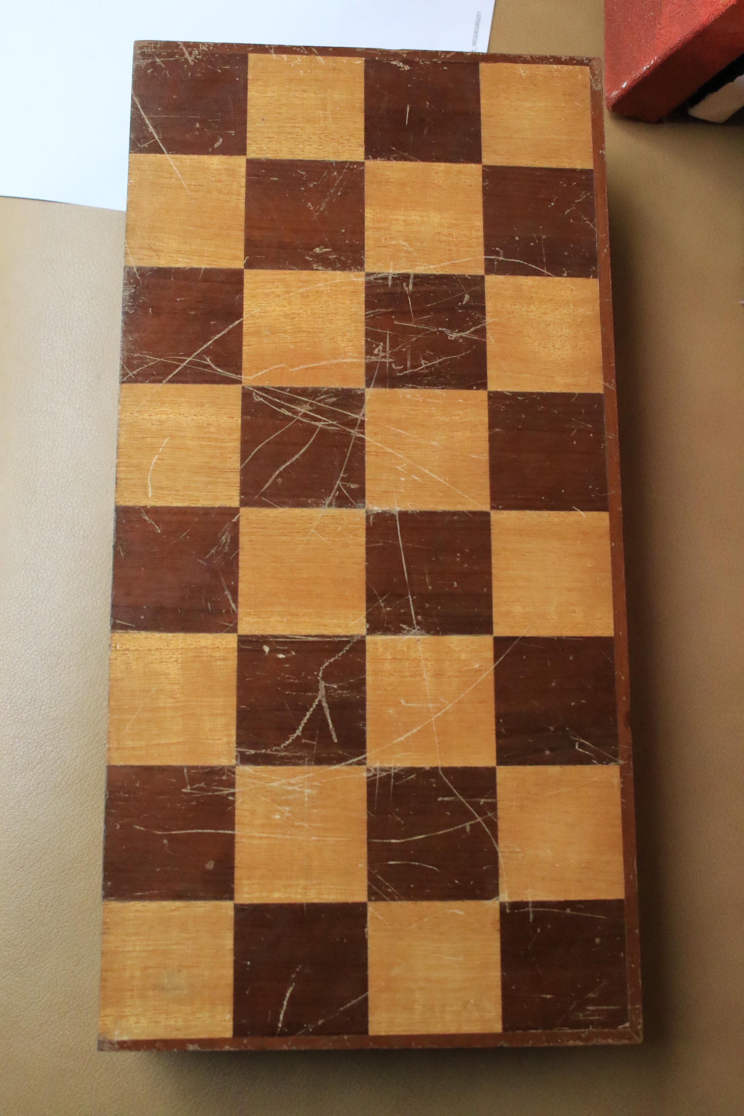 A boxed white and red stained bone chess set. - Image 5 of 8