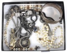 An assortment of silver and costume jewellery.